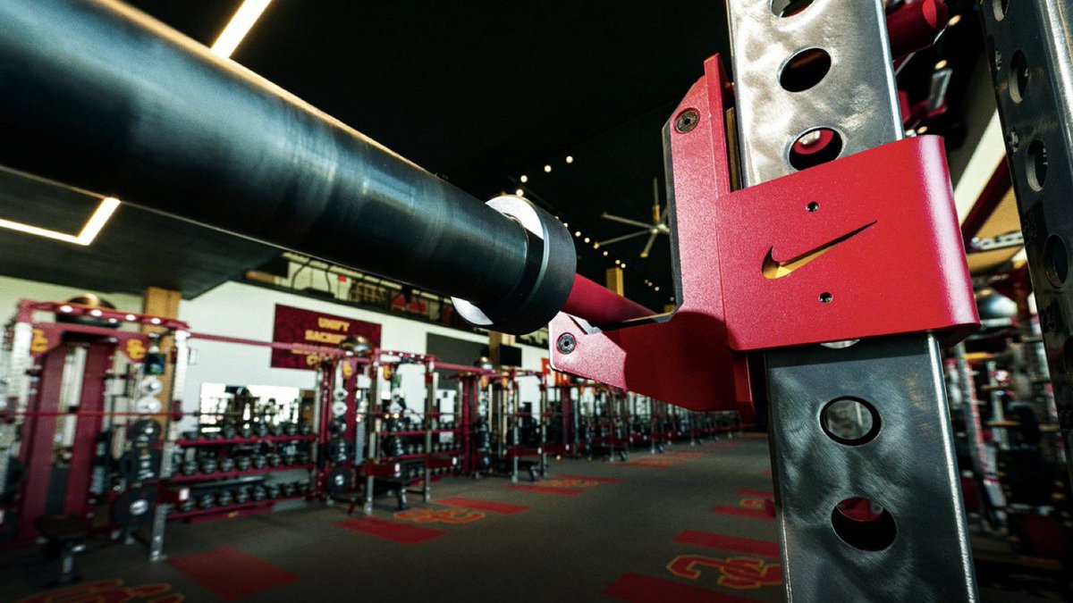 TrojanFBx's tweet photo. USC and Nike featured in the new football facility:

Only school to have Nike Strength custom racks

Two iconic brands united in pursuit of excellence ✌️ https://t.co/O1JcGSEC1V