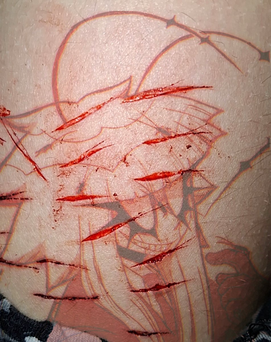 kirkir_2silly's tweet photo. sfx wounds i applied like 10 minutes ago 🐈‍⬛️

THIS IS FAKE / AI GENERATED / SFX MAKEUP shtwt shedtwt #ouchtwt #slittwt #razortwt #styrotwt https://t.co/Y36dyRRENo