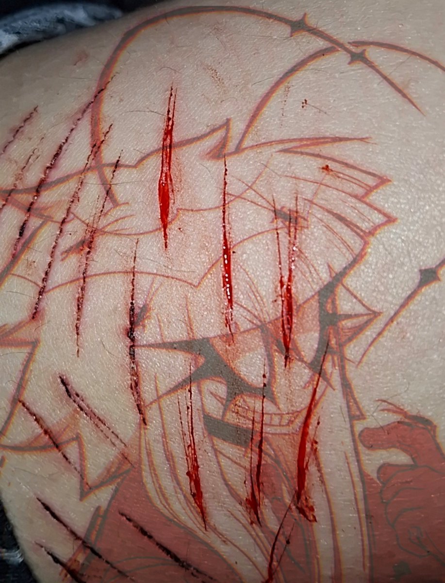 kirkir_2silly's tweet photo. sfx wounds i applied like 10 minutes ago 🐈‍⬛️

THIS IS FAKE / AI GENERATED / SFX MAKEUP shtwt shedtwt #ouchtwt #slittwt #razortwt #styrotwt https://t.co/Y36dyRRENo
