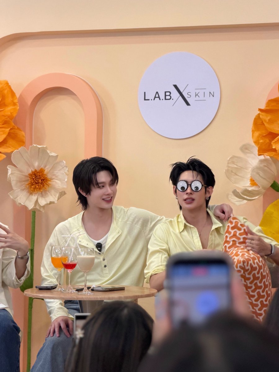 DomundiTV's tweet photo. ขอขอบคุณ @Labxskin ที่ให้เกียรติ “ติวเตอร์” @TutorKrp และ “ยิม” @mynameis_yim ได้มาร่วม Live พูดคุยและทำกิจกรรมสนุก ๆ ในวันนี้นะคะ 🥰

ขอขอบคุณแฟน ๆ ทุกคนที่มาเจอกัน รวมถึงแฟน ๆ ที่ติดตามรับชม Live และส่งกำลังใจมาให้ทั้งสองคนด้วยนะคะ 🫶🏻✨️

#LABXxTutorYim https://t.co/r2Xw4NHw1c