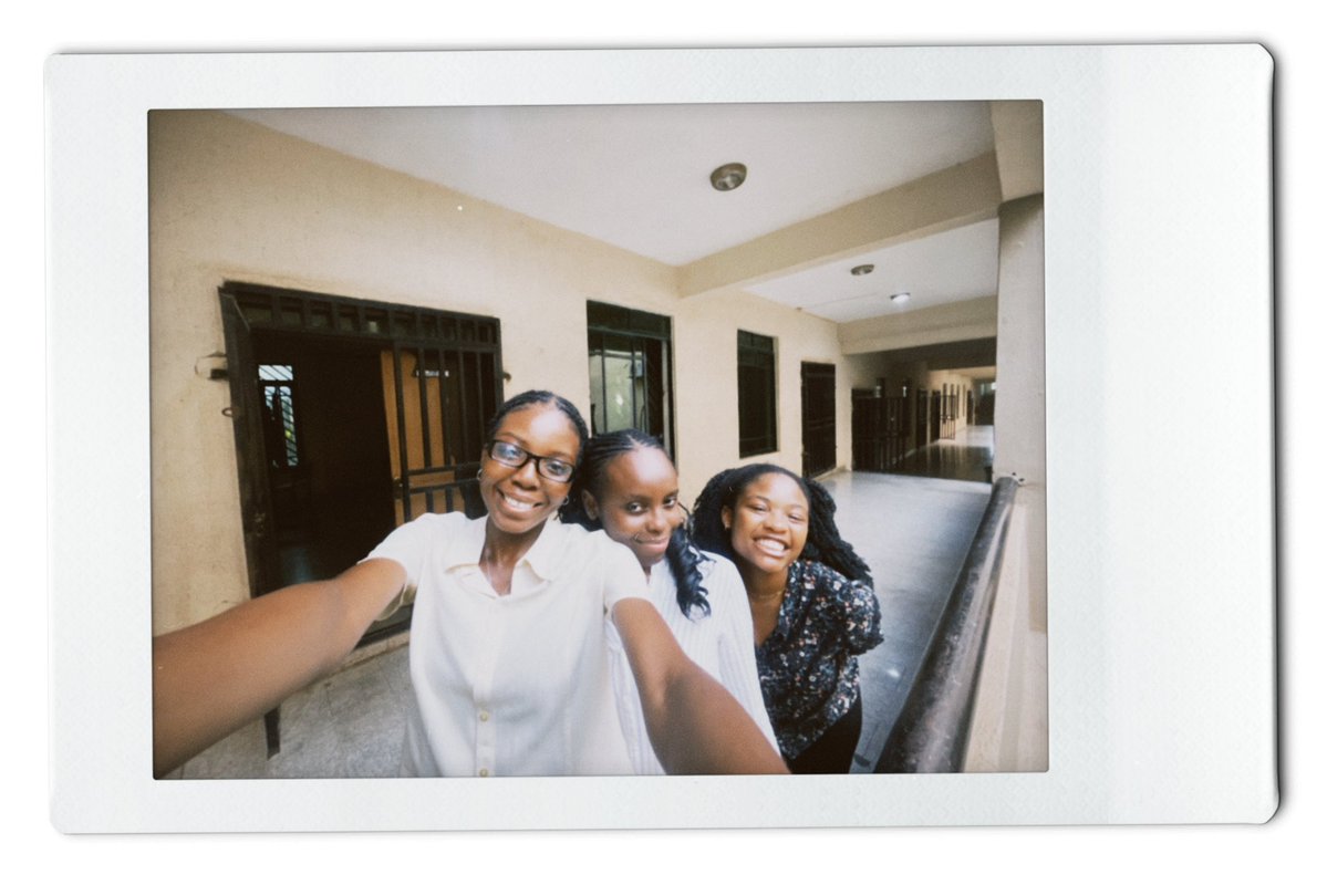 ab1s0la_'s tweet photo. So grateful to God to be done with University 
My babes @Maryam_speaks and @Eseythebabygirl 
I love you guysssss💋 https://t.co/t4kAXX6U4z
