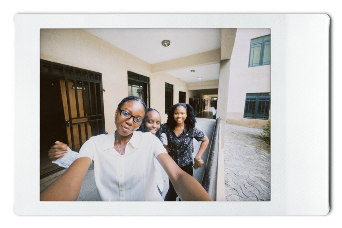 ab1s0la_'s tweet photo. So grateful to God to be done with University 
My babes @Maryam_speaks and @Eseythebabygirl 
I love you guysssss💋 https://t.co/t4kAXX6U4z
