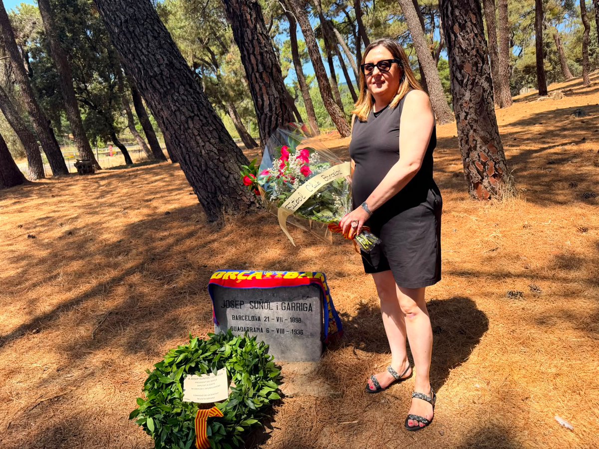FCBarcelona_cat's tweet photo. El Barça ret homenatge a Josep Sunyol en el 90è aniversari del seu afusellament. 

La vicepresidenta institucional Elena Fort ha representat el Club en l’ofrena floral celebrada a Guadarrama en record del president blaugrana, afusellat el 6 d’agost de 1936.

https://t.co/d4Ypr6e2I6