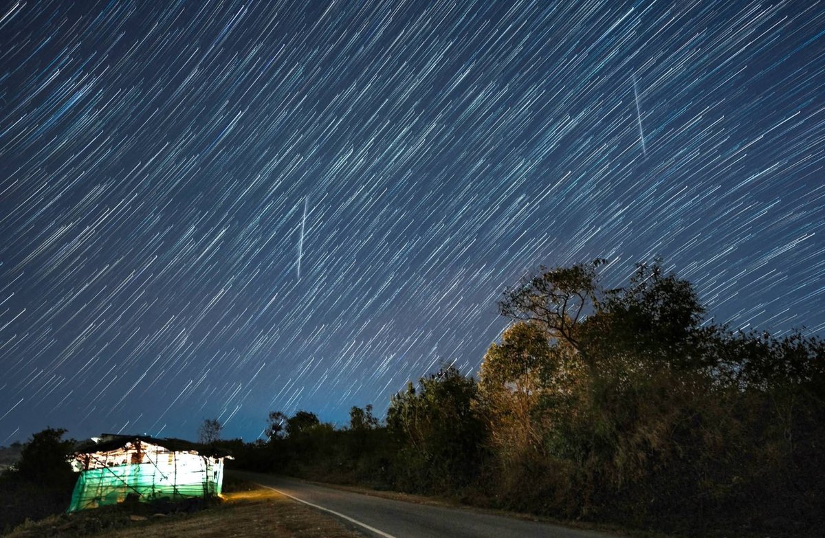 monal_2111's tweet photo. Star trails somewhere near Roshila Village...

Every line is time made visible.

#MultipleExposures https://t.co/fn6WSzy9iy