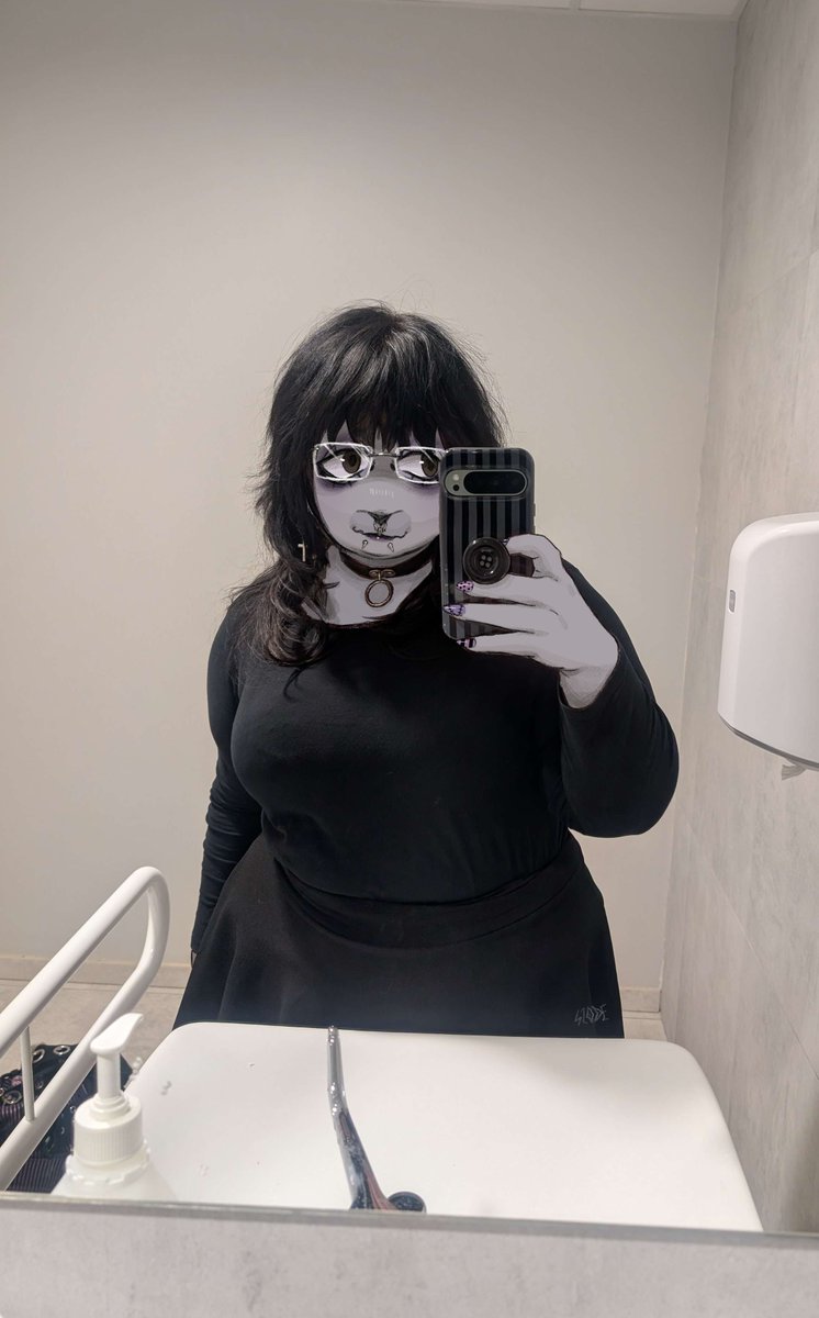 szodepsinka's tweet photo. Fursona selfie 🖤 https://t.co/9j9UkRyJXW