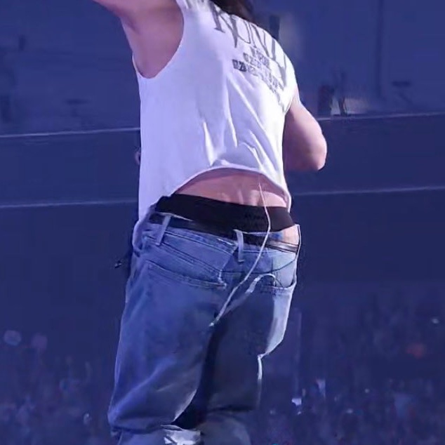 00203HHJ's tweet photo. hyunjin's venus dimples https://t.co/r6mocpeyxC