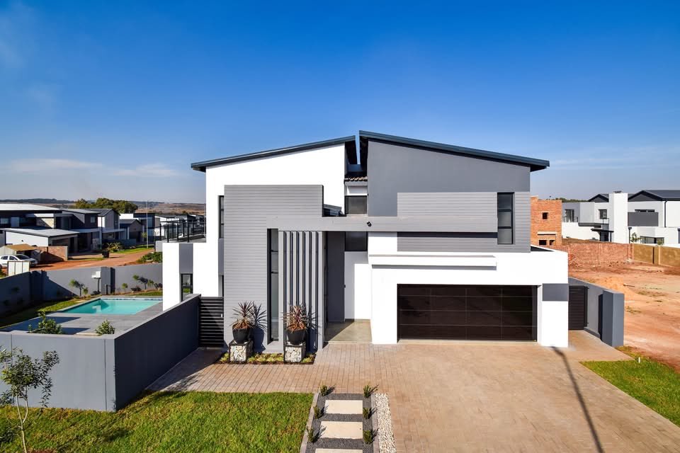 XekiHlongwane's tweet photo. 📍Fountainbrook Estate, Midstream Estate
🫰🏾R6 950 000 
🛏️ 4 
🛁 4 
🚗 2
📐+- 505m2
🏡+- 309.70m2
🤑Levies: +- R1 950 p/m
💰Rates &amp; Taxes: +- R3504 p/m https://t.co/389wMYjik0