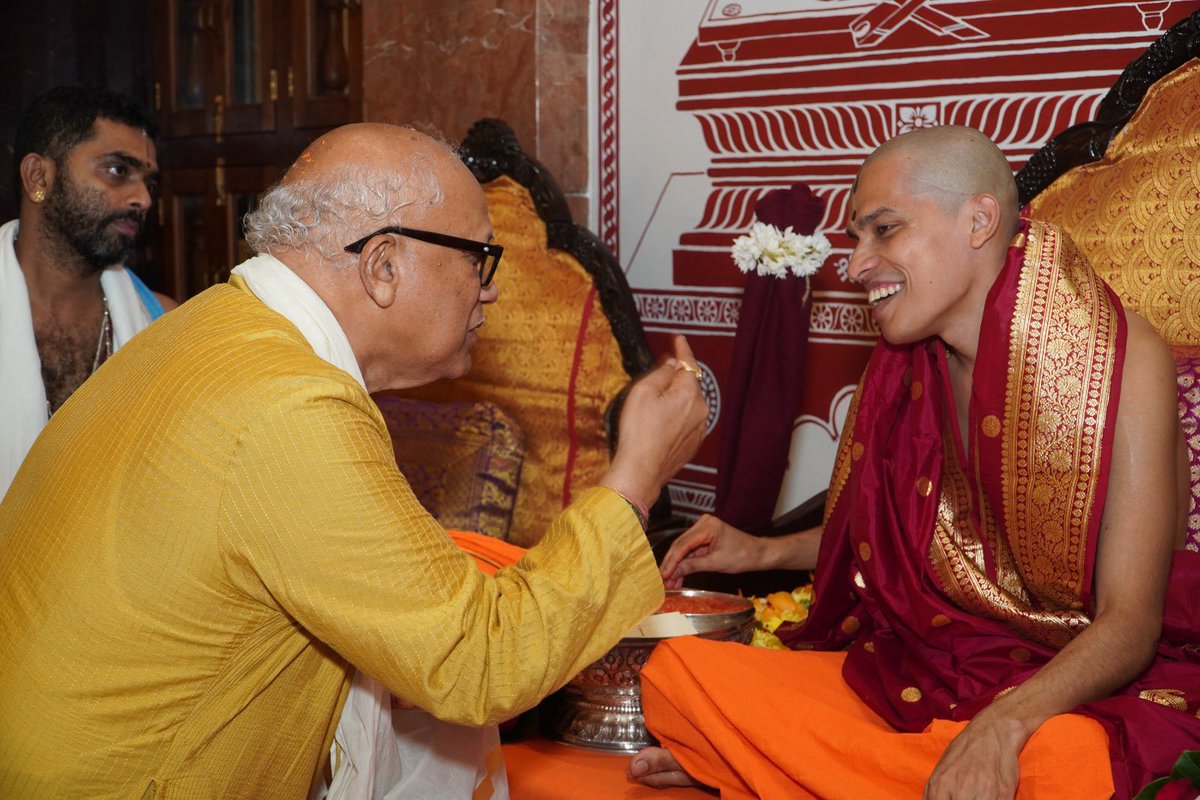 digambarkamat's tweet photo. Honoured to participate in the sacred Chaturmas Vrata at Shree Samsthan Gokarn Partagali Jeevottam Math, Poinguinim, Goa. A spiritually enriching experience filled with devotion and blessings. https://t.co/zgsDlaC7yC