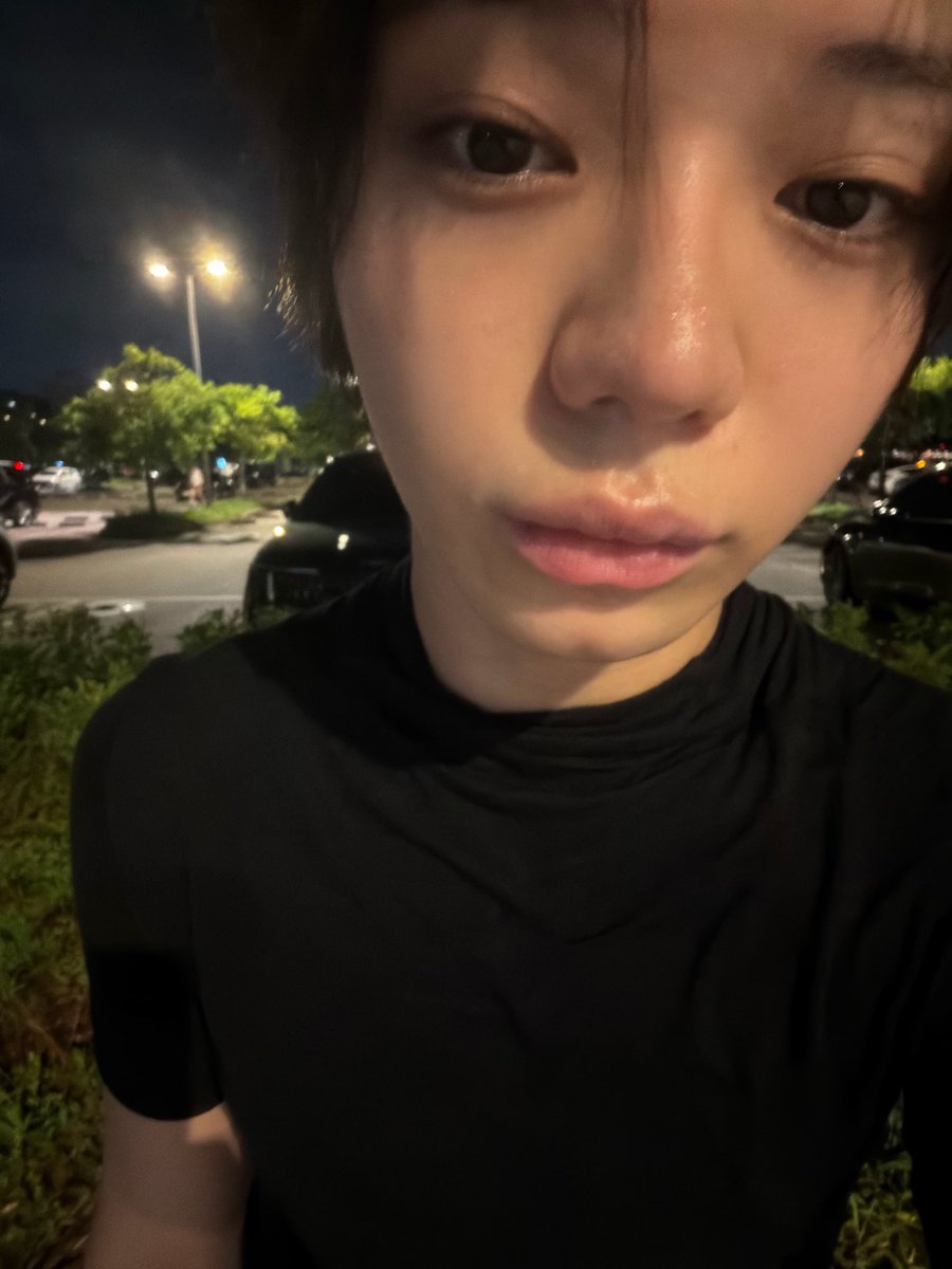 dari__ohyul's tweet photo. Gaya andalan selca Ohyul🤓 https://t.co/Qvvh4j0d2j