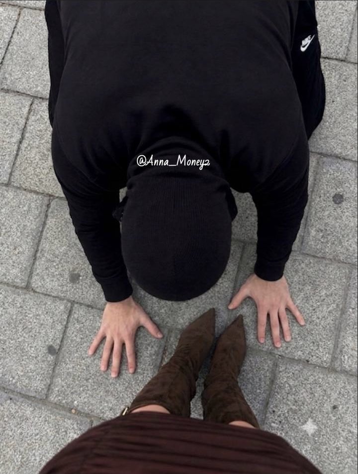 Anna_Money2's tweet photo. Abgedrückt, so wie es sich gehört!
Wer ist der nächste??👠🔥

#Geldsklave #Zahlsklave #Füße
#Moneyslave #Zahlschwein #Socken #Herrin #Findom #PayPics #Stiefel https://t.co/zGQmHgfaj8