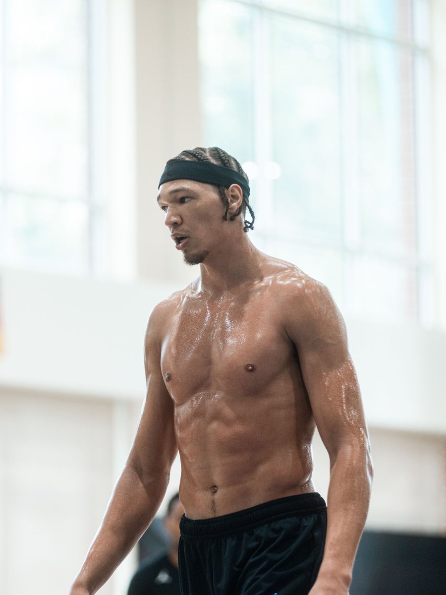 hornets's tweet photo. offseason work. https://t.co/xx0tAFW0LQ