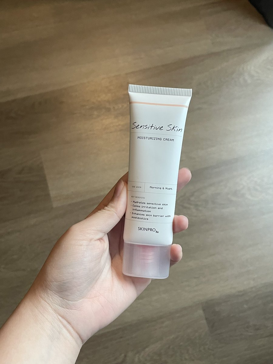 thisisjayda_'s tweet photo. @thisisnotdm Moisturizer คลินิกพรเกษม ตั้วแต่ใช้ก้ไม่เปลี่ยนใจใช้ยี่ห้ออื่นอีกเลย เนื้อครีมบางเบาซึมง่าย ไม่อุดตัน สิวลดลงมากก ตัวนี้ไม่มีน้ำหอมและพาราเบน ใครผิวแพ้ง่ายแบบเราใช้ได้เลย👀⭐️

https://t.co/NztVkAmvlJ https://t.co/XB9YnbWCy9