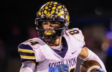 AllenTrieu's tweet photo. The state of Michigan has a good group of senior linebackers.

Two are committed to P4 schools, and there are multiple MAC commits, D2 commits and a few good ones still uncommitted.

https://t.co/6zId31SPDD https://t.co/lY0RW7HO4j