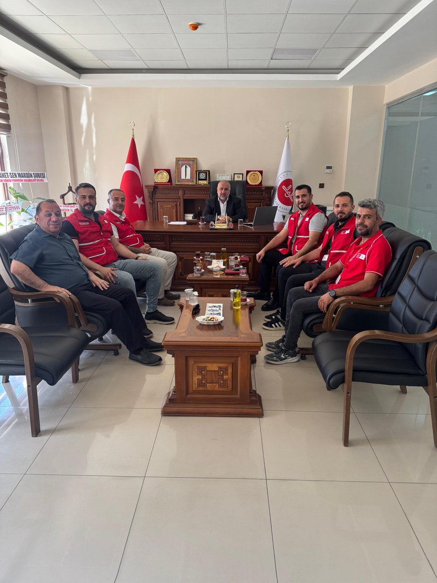kizilayartuklu's tweet photo. Artuklu @Kizilay Şubesi ve Mardin Kızılay Toplum Merkezi olarak, Artuklu İlçe Müftülüğüne atanan Sayın Süleyman Baran'ı hayırlı olsun ziyaretinde bulunduk.
Nazik kabulleri için kendilerine teşekkür ediyor,yeni görevlerinde başarılar diliyoruz.

@Artuklukymkm
@FatmaMericYlmaz https://t.co/46zkkO3wD1