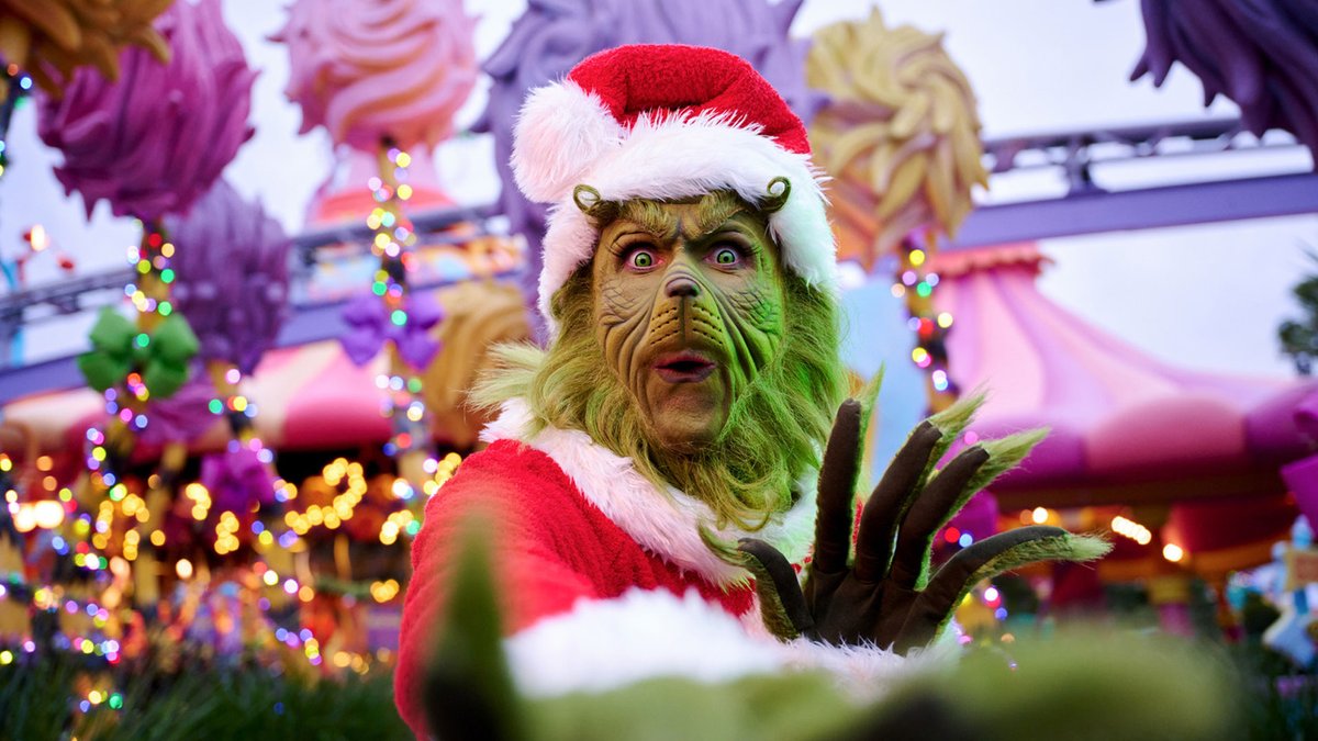 UniversalORL's tweet photo. It’s holidays like never before with festive decor at SUPER NINTENDO WORLD &amp; How to Train Your Dragon – Isle of Berk. And don't miss Christmas in The Wizarding World of Harry Potter across all three theme parks, Grinchmas, &amp; Universal’s Holiday Parade featuring Macy’s. https://t.co/OteR261RA4
