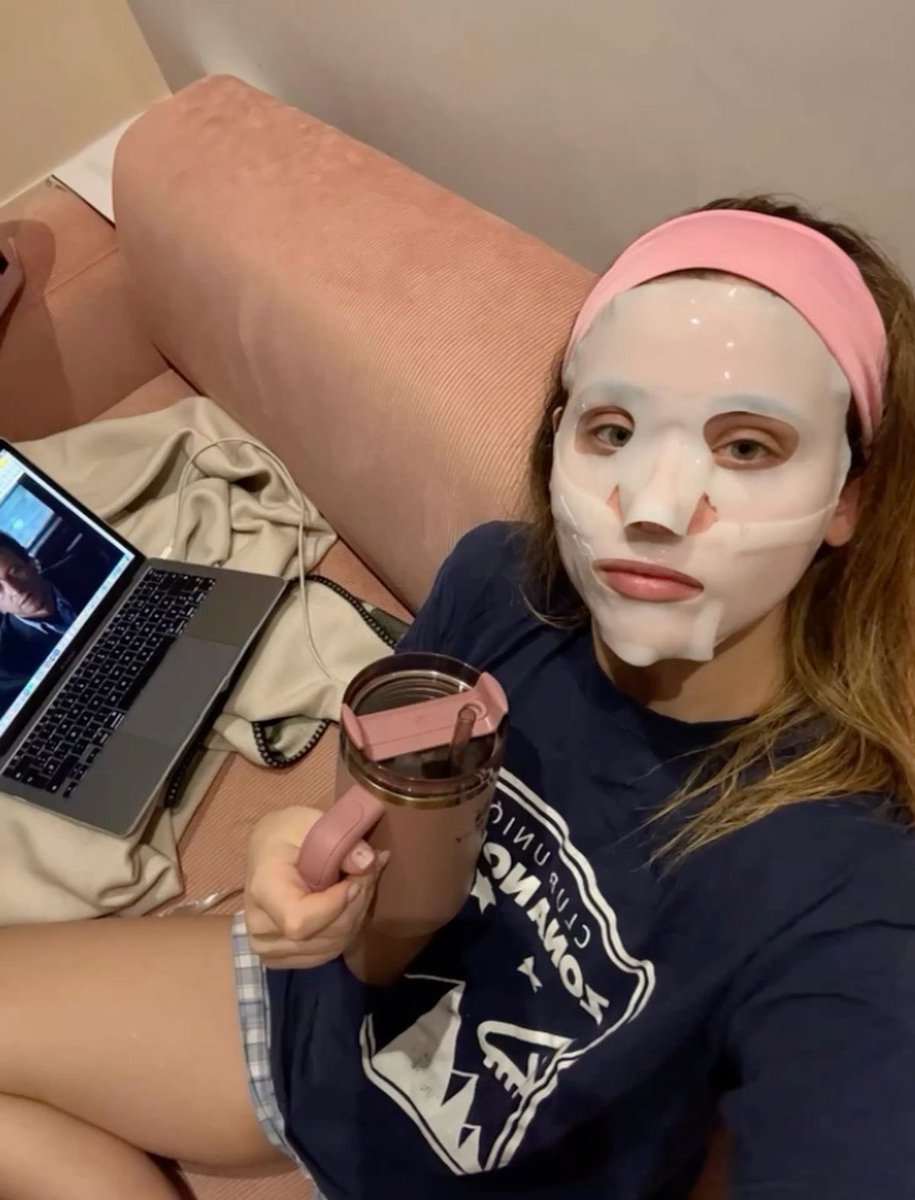 tamuNICOLEE's tweet photo. moviee recommendations, perhaps? https://t.co/BYnZuI1MdV