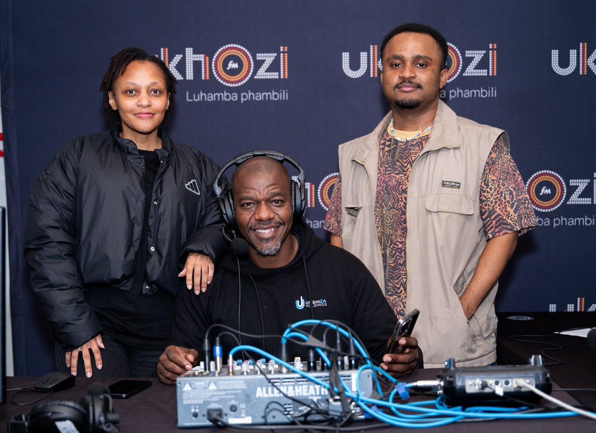 ukhozi_fm's tweet photo. Ubusuku Obuhle noNkosinathi Mshengu  kusukela ngo-20:00 - 22:00

#UbusukuObuhle #UkhoziFM https://t.co/uSd7cMpmzT