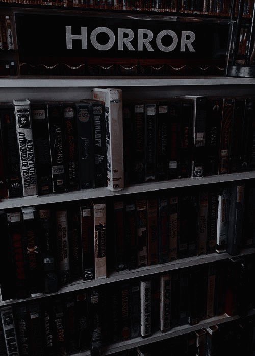 dollouiscent's tweet photo. ⠀
:¨ ·.· ¨:⠀ 𝒚ves.
 `· .  she/her. 31.
        ✚  horror &amp; gore, aesthetics, videogames, books, football, halloween, pokémon, yapper &amp; frequent shitposter.

#promotwt #moothunt #horrortwt #gamingtwt #booktwt https://t.co/zQAK9dYZSe