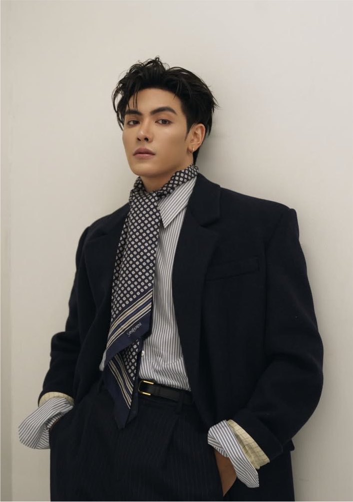 ceqilah's tweet photo. JOONG ARCHEN LOOKS SO FUCKING GOOD. HE’S SO FINE. LORD, SAVE ME. I CAN’T DO THIS ANYMORE. https://t.co/nHv2Wbjicb