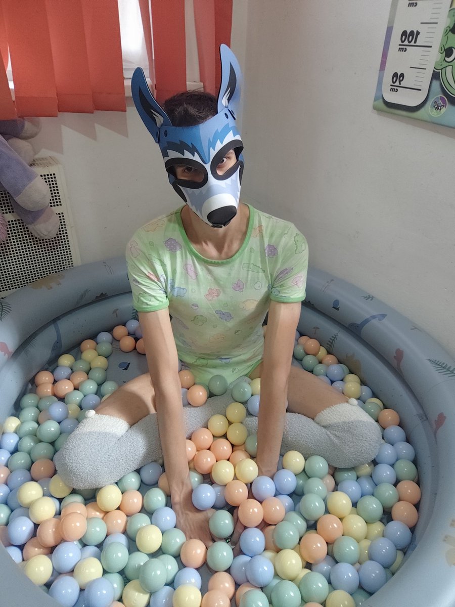 diaperboy47's tweet photo. New ball pit—I absolutely love it ❤️🎈 https://t.co/vrQcYJ8tBm