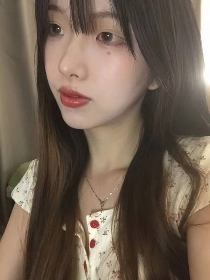 yingbojc's tweet photo. 高颜值冷白皮大学生出租屋被男友露脸调教玉足足交女上位骑乘！#大学生 https://t.co/KOSTta1Vov