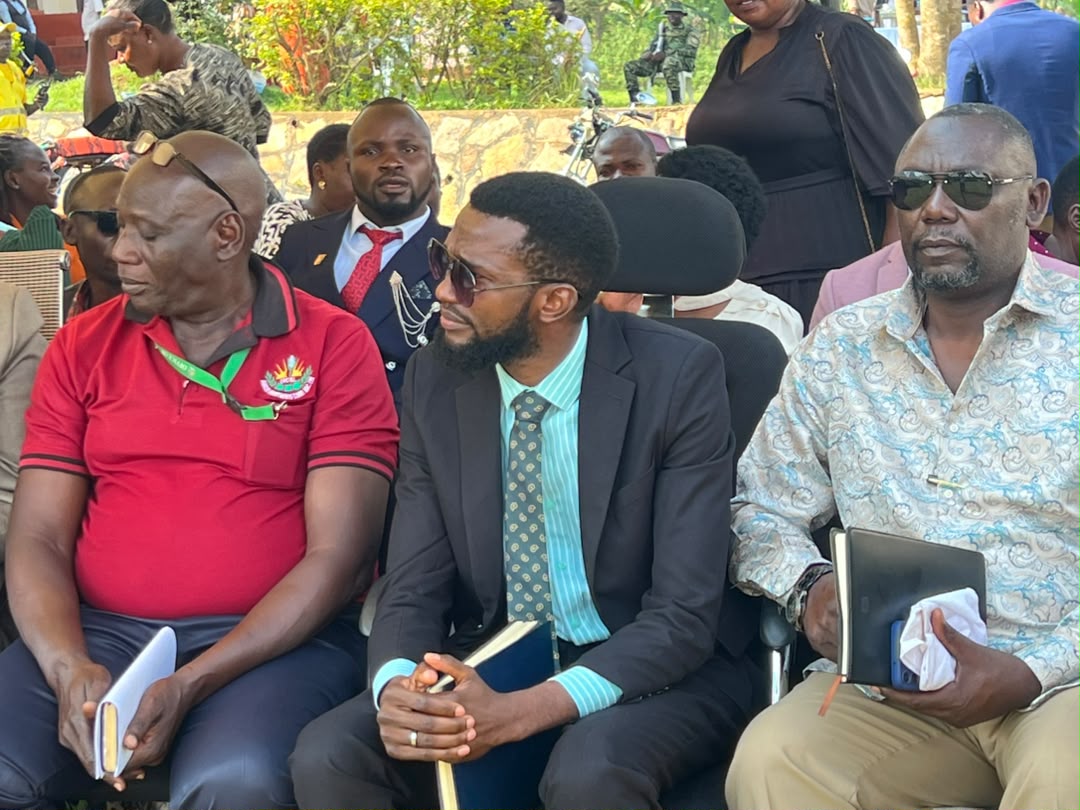 bbstvug's tweet photo. Obukulembeze bwa Nansana Municipality okuli Mmeeya @Sserunkuumajb amanyiddwa nga Kaana Kambaata, Town clerk, Festo Tandeka, Sipiika Kalungi Moses, n’abalala bakubye olukung’ana mu diviizoni ye Gombe okuwuliriza ebiruma abatuuze beeyo. 
Bano basobodde okwanukula ebiruma abatuuze nga n’abamu bamalidde mu nkomyo olw’okwenyigira mu mivuyo egy’enjawulo. #Gambuuze #Ageesigika #BBSKATI