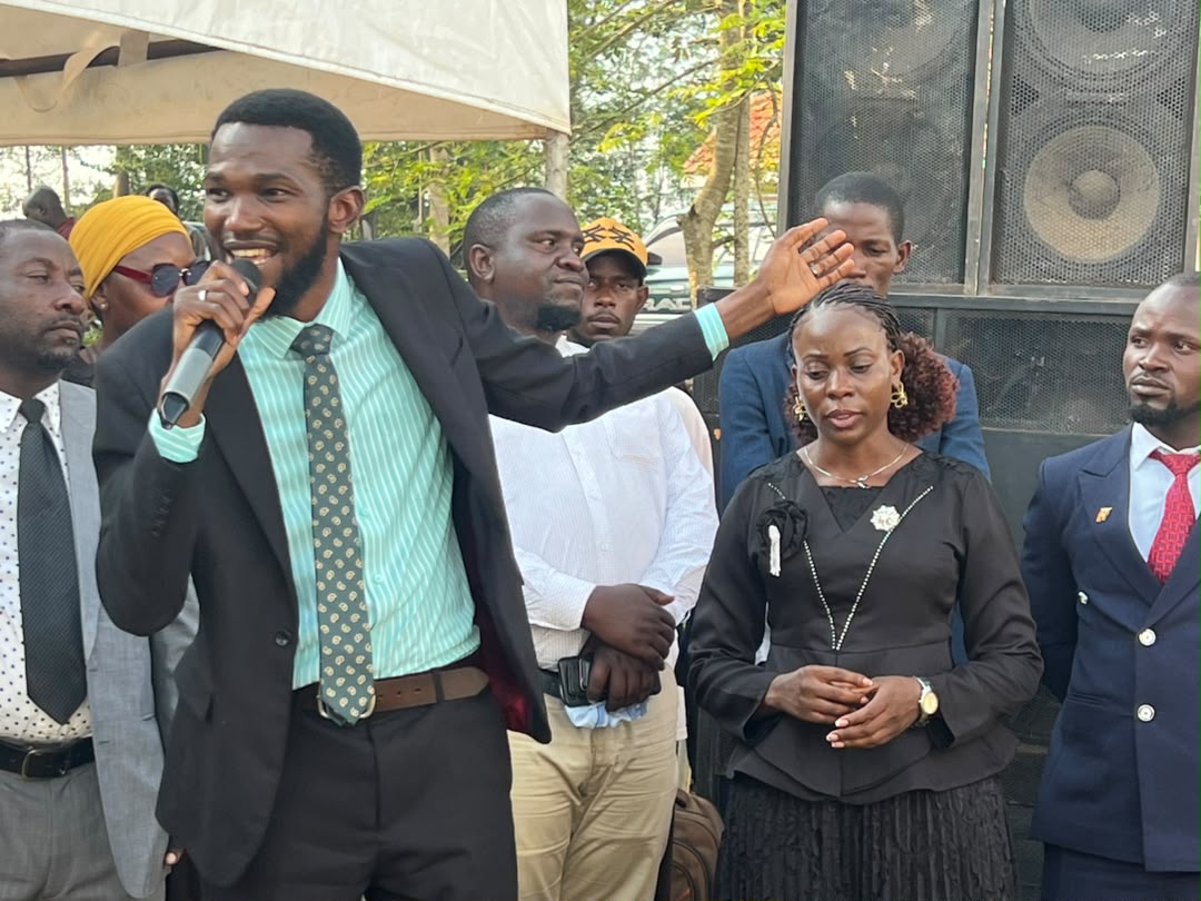 bbstvug's tweet photo. Obukulembeze bwa Nansana Municipality okuli Mmeeya @Sserunkuumajb amanyiddwa nga Kaana Kambaata, Town clerk, Festo Tandeka, Sipiika Kalungi Moses, n’abalala bakubye olukung’ana mu diviizoni ye Gombe okuwuliriza ebiruma abatuuze beeyo. 
Bano basobodde okwanukula ebiruma abatuuze nga n’abamu bamalidde mu nkomyo olw’okwenyigira mu mivuyo egy’enjawulo. #Gambuuze #Ageesigika #BBSKATI