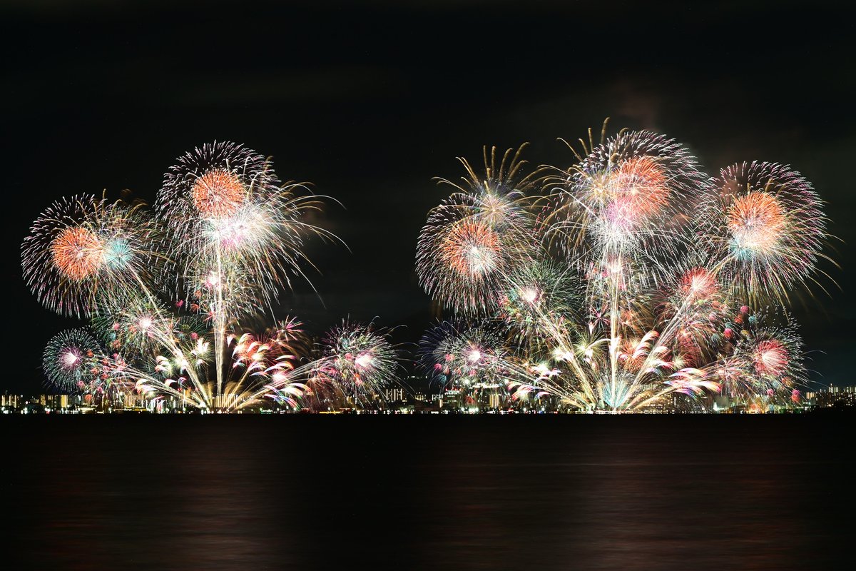 zerostationX's tweet photo. 2026/08/06
第40回びわ湖大花火大会
人混み避けて湖西側から、花火終了後のドローンショーも僅かに見えました。 https://t.co/j1GebJn0SD