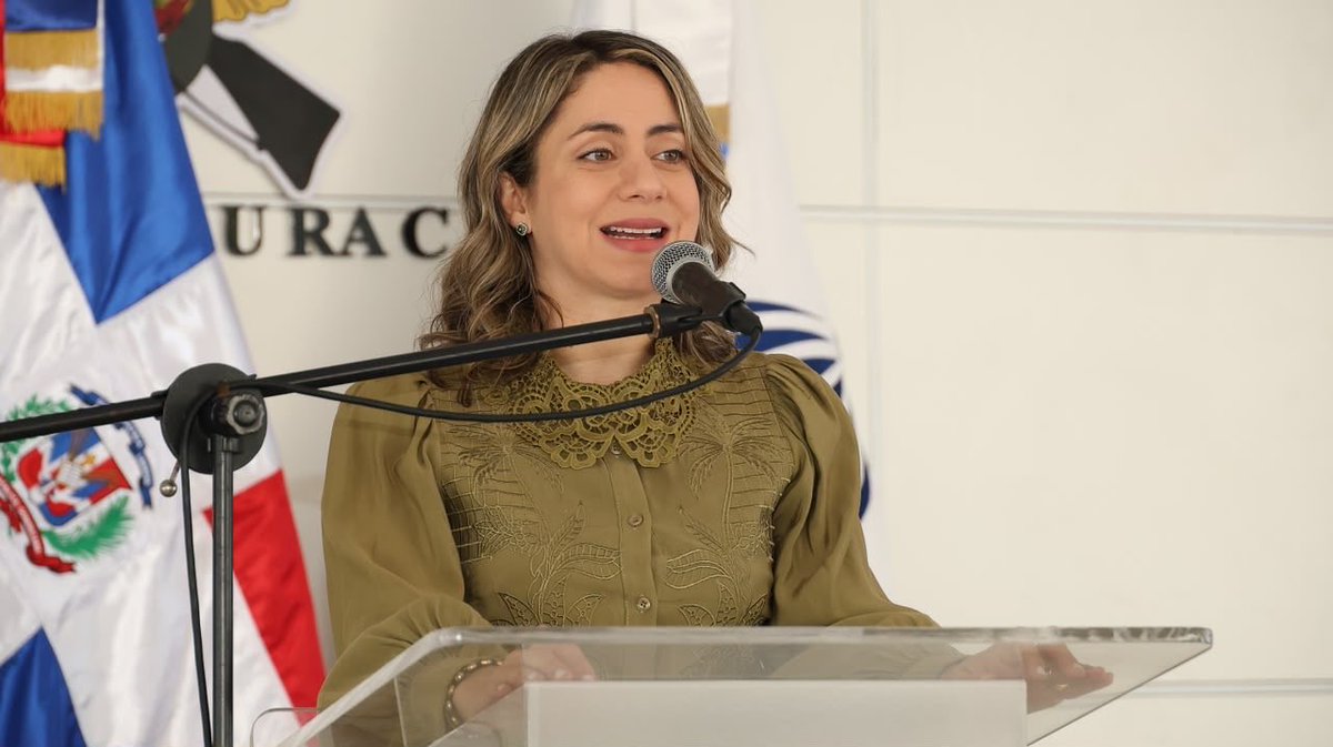 MMujerRD's tweet photo. Continuamos la jornada de la Consulta Nacional para la Reducción de Riesgos de Violencia hacia las Mujeres, cientos hombres del @MDefensaRD participaron aportando sus experiencias y reflexiones para fortalecer políticas públicas orientadas a construir una sociedad más igualitaria, respetuosa y libre de violencia.

La ministra de la Mujer, @GloriaReyesG, destacó que prevenir la violencia requiere el compromiso de todas las instituciones del Estado y afirmó que escuchar a los hombres, comprender los factores culturales que inciden en la violencia y promover nuevas formas de relacionamiento fortalece la capacidad del país para construir políticas públicas más efectivas y avanzar hacia una sociedad basada en la igualdad y el respeto.

#MMujerRD #ConsultaNacional