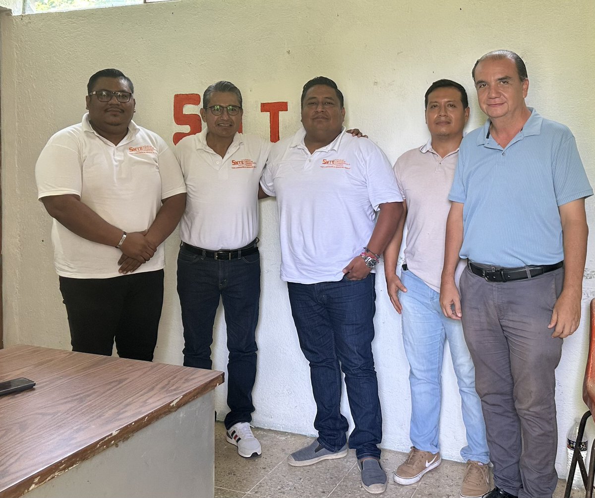 jairestrada1201's tweet photo. ❗️Seguimos trabajando para ustedes.❗️

🔵 Con la indicación del Srio. Gral. de la Sección 14 del SNTE, Mtro. Silvano Palacios Salgado, desde la Oficina Sindical de Acapulco, seguimos atendiendo con compromiso a nuestras compañeras y compañeros trabajadores de la educación. https://t.co/uAyAEdvruv