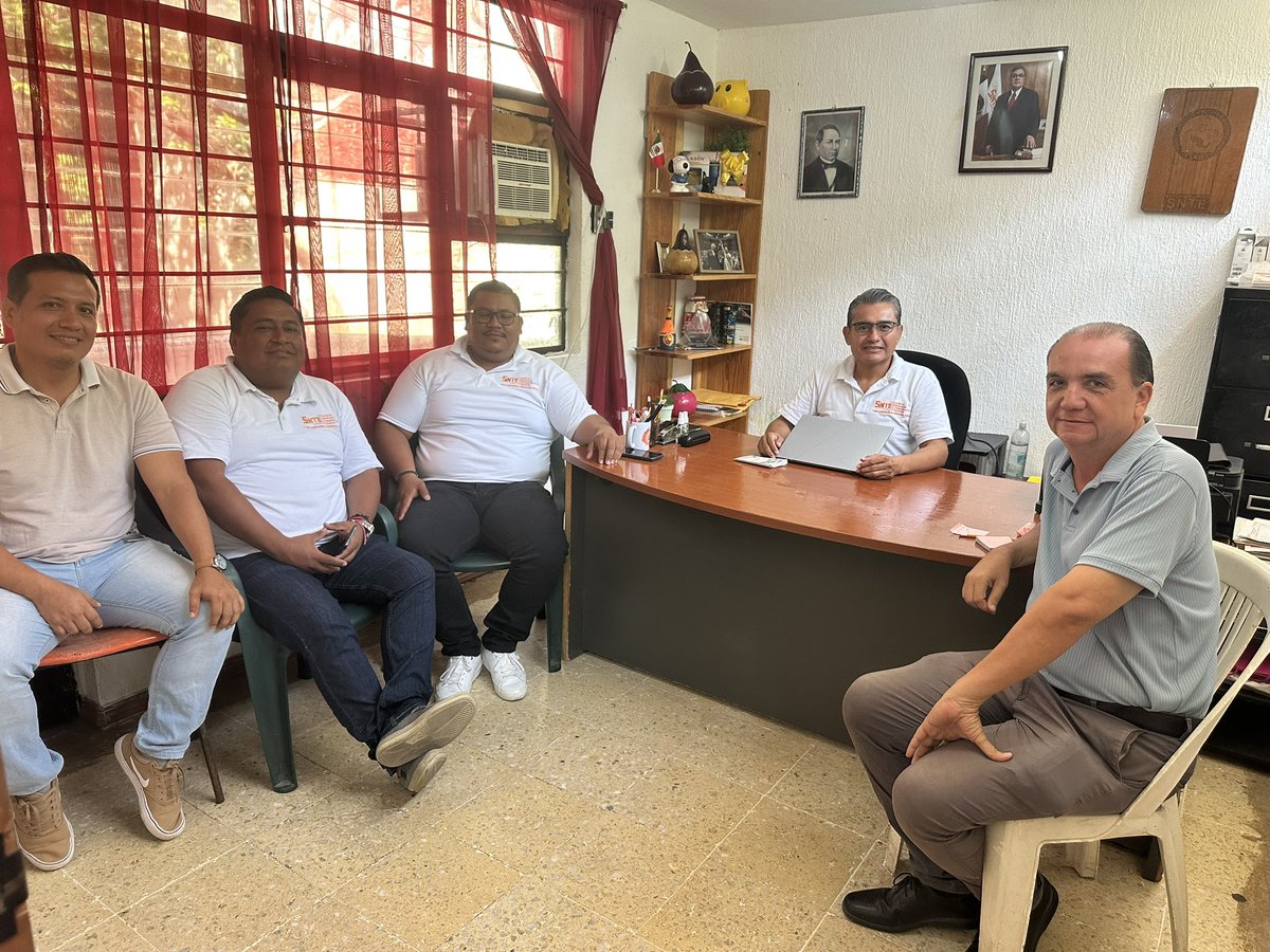 jairestrada1201's tweet photo. ❗️Seguimos trabajando para ustedes.❗️

🔵 Con la indicación del Srio. Gral. de la Sección 14 del SNTE, Mtro. Silvano Palacios Salgado, desde la Oficina Sindical de Acapulco, seguimos atendiendo con compromiso a nuestras compañeras y compañeros trabajadores de la educación. https://t.co/uAyAEdvruv