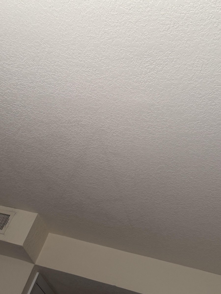 BZewar78757's tweet photo. Saw this on my ceiling ?!?!?

lowkey about to move out because I don’t know how this got there, saw this while laying down been living here for 2 years and never saw it until now, I wanna know how this got there. https://t.co/J85ri2sS3t