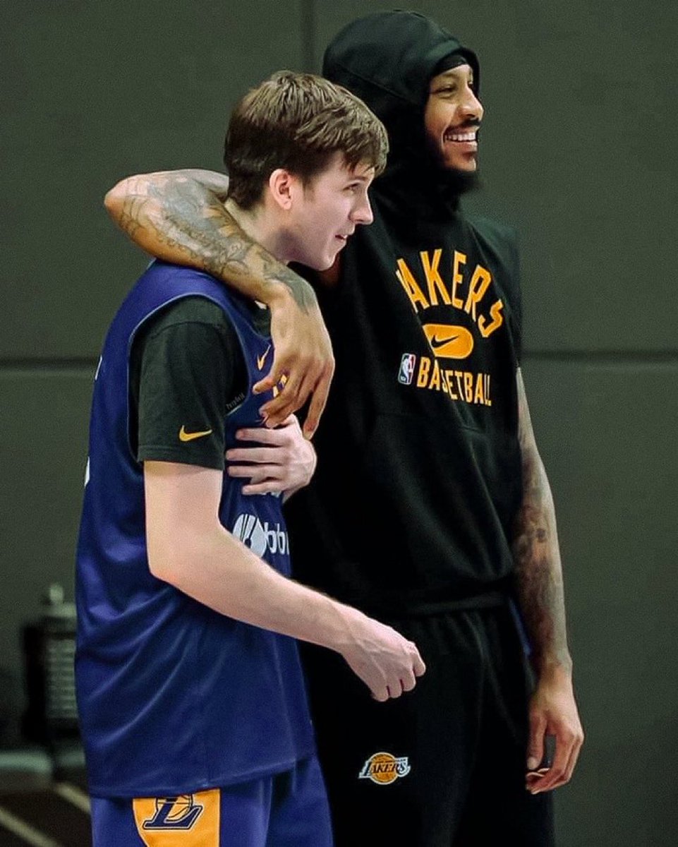 Lakers_World_Fr's tweet photo. La photo a un putin de flow 🐐 https://t.co/9gWSlZBFLX