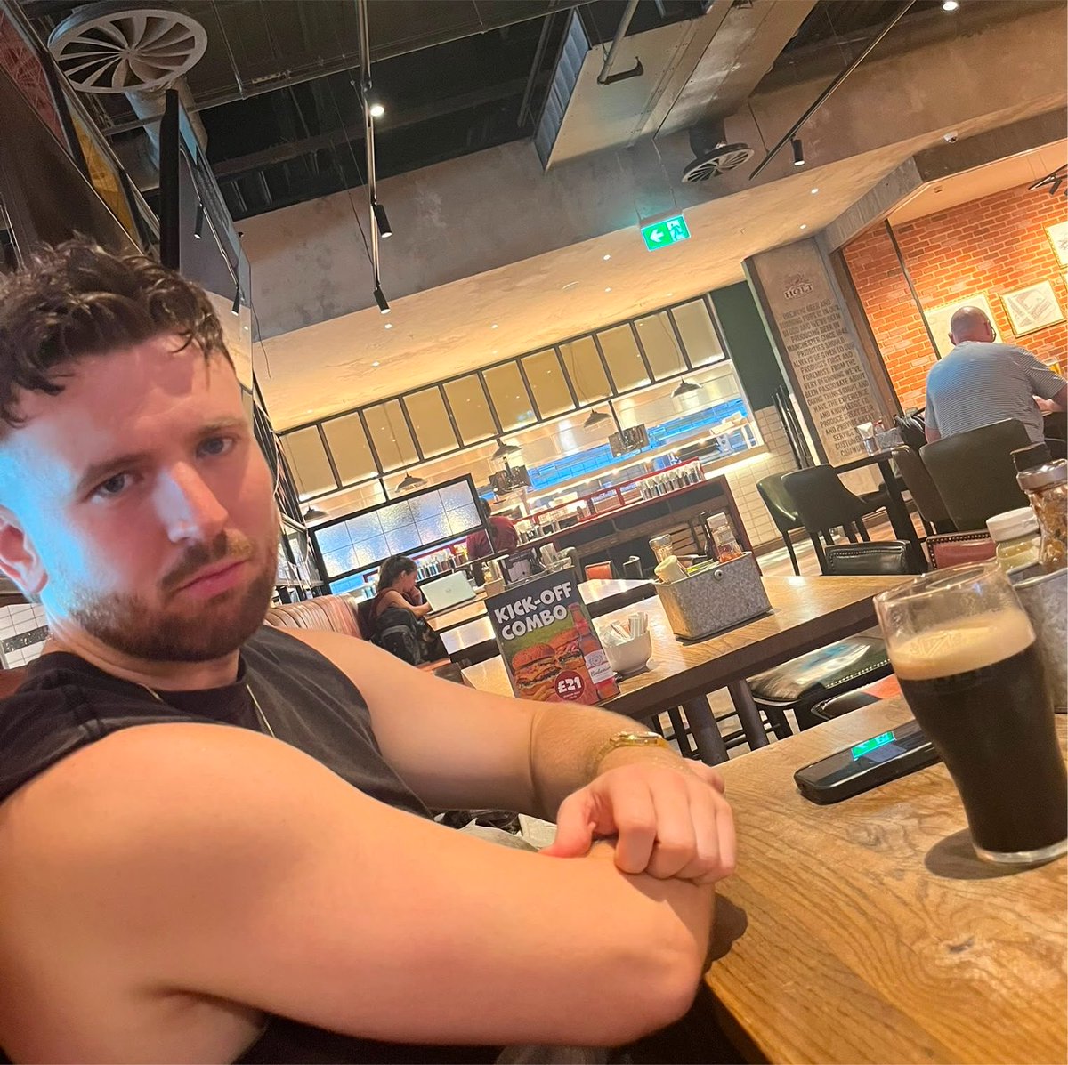 itsalphaelliot's tweet photo. Who’s getting them in then? We all know the answer to that one boys… https://t.co/6ONw9tF3YE