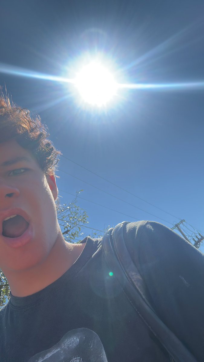 vinxvd's tweet photo. aquele sol que a gente ama tomar voltando do trampo https://t.co/9kgemgRptp