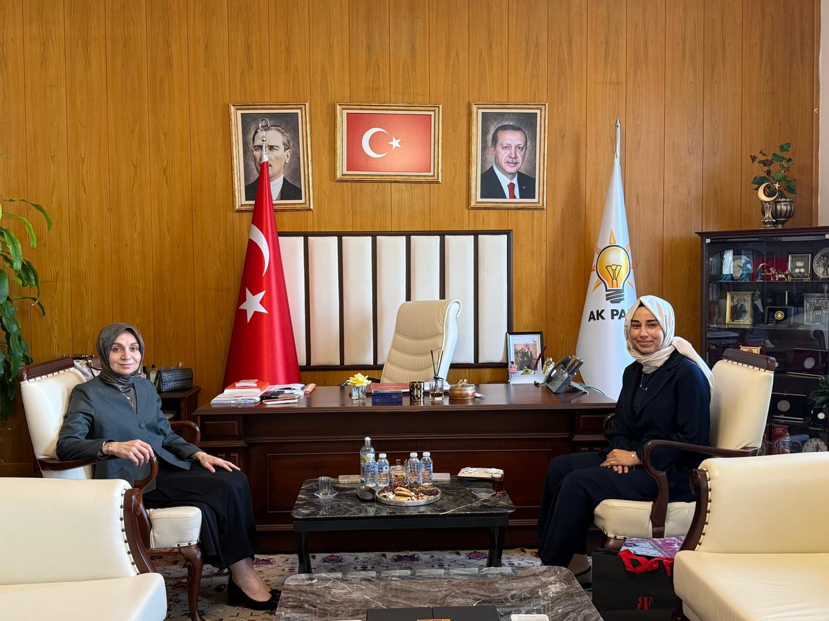 SUzkurt's tweet photo. AK Parti Grup Başkanvekili, Ankara Milletvekilimiz Sayın Leyla Şahin Usta’yı ziyaret ettik. 

Gençlik ve sağlık politikalarındaki perspektifimizi genişletecek başlıkları ele aldık. 

Nazik ev sahipliği ve samimi sohbetleri için Kıymetli Başkanımıza teşekkür ediyorum.

@leylasahinusta
