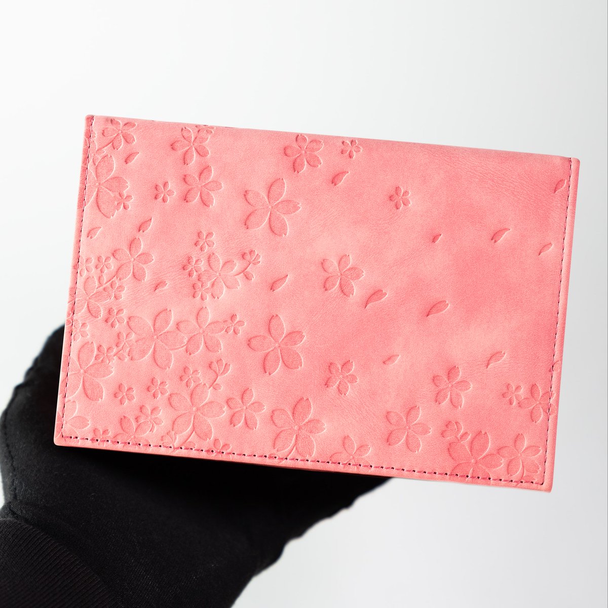 TheSleeveChief's tweet photo. The ONLY Binder in the World with these special Pink Tone Pages!

We worked the last 6 months on this special Mixture for our Cherry Blossom Binder 🌸 https://t.co/pm481ZliUY