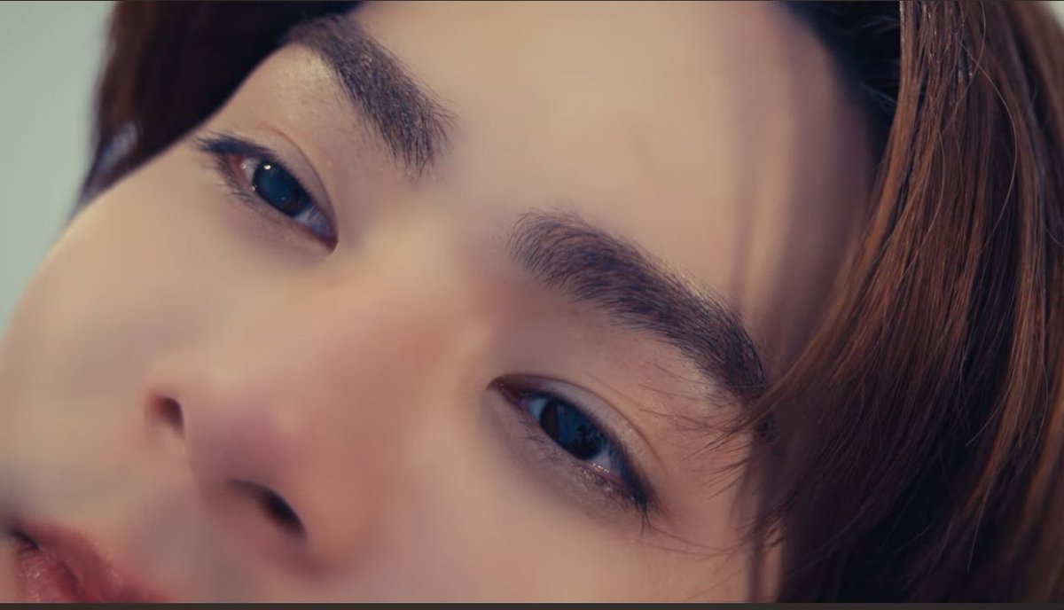 Lucky_Star589's tweet photo. เจเจ เป็นคนที่ คิ้ว ตา สวยมาก จริงๆ เครื่องหน้าเจเจคือสวยทุกส่วน แต่นี่ชอบ คิ้วกับตา เจเจคิ้วหนาคิ้วเรียงเส้นสวยและโค้งได้รูปกับตา เล็กๆกลมๆ พอดี ตรงกลางระหว่างคิ้วไม่ชนกันและก็ไม่ห่าง คือสวยอ่ะ แล้วเป็นเด็กผู้ชายที่หน้าเหมือนเด็กผู้หญิง หล่อ สวย น่ารัก หลงรักรอบที่ N 

#jj_rcp 🥕🧡