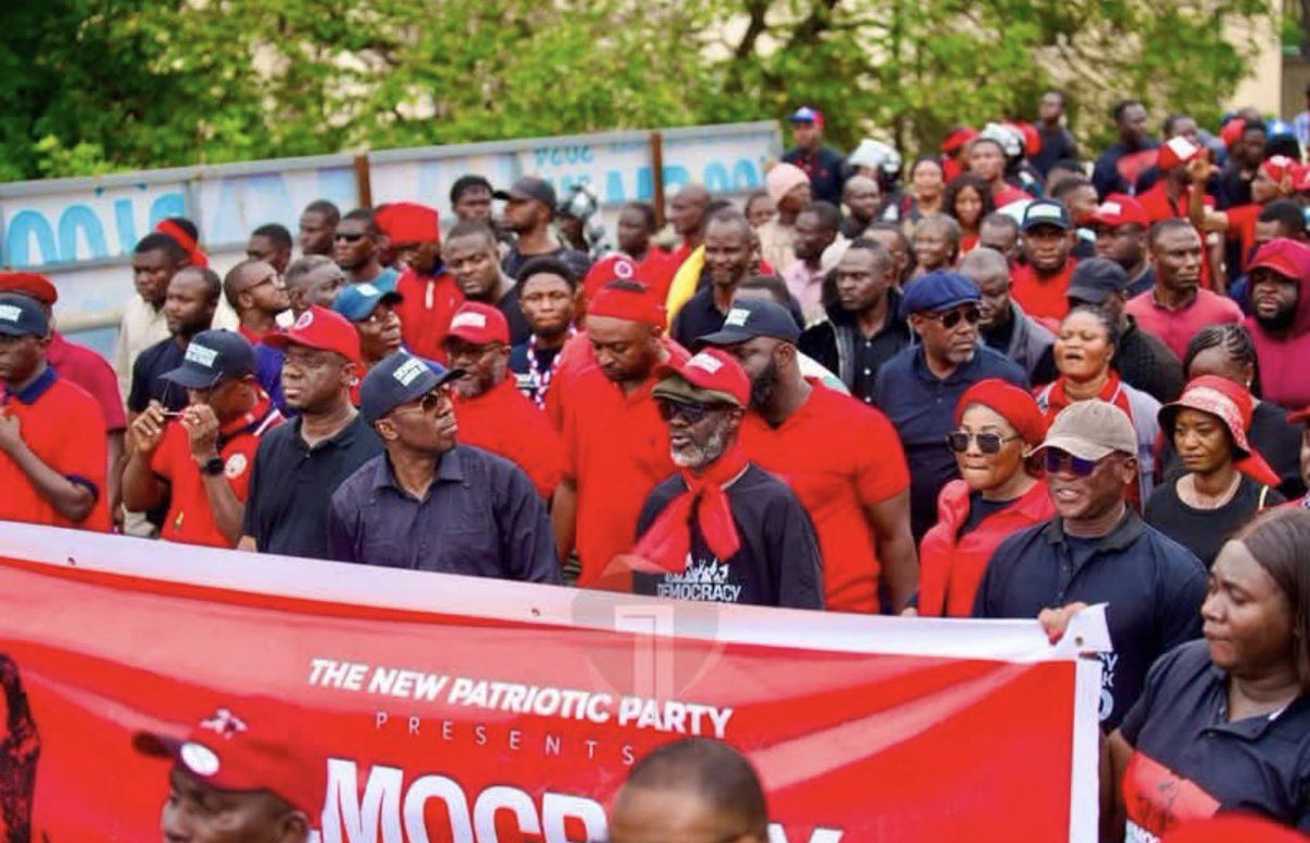 DashelleAdu's tweet photo. Collapse NPP?? Do you know Danquah-Dombo-Busia??? Something your forefathers couldn’t do🤣🤣…. Come again! 

Goodwill nu aka negative one! 

#DemocracyUnderAttackDemo
#SaveGhanaNow
#SayNoToStateCapture https://t.co/MWw7CfzPsA