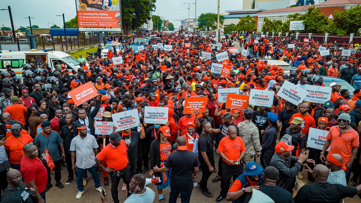DashelleAdu's tweet photo. Collapse NPP?? Do you know Danquah-Dombo-Busia??? Something your forefathers couldn’t do🤣🤣…. Come again! 

Goodwill nu aka negative one! 

#DemocracyUnderAttackDemo
#SaveGhanaNow
#SayNoToStateCapture https://t.co/MWw7CfzPsA