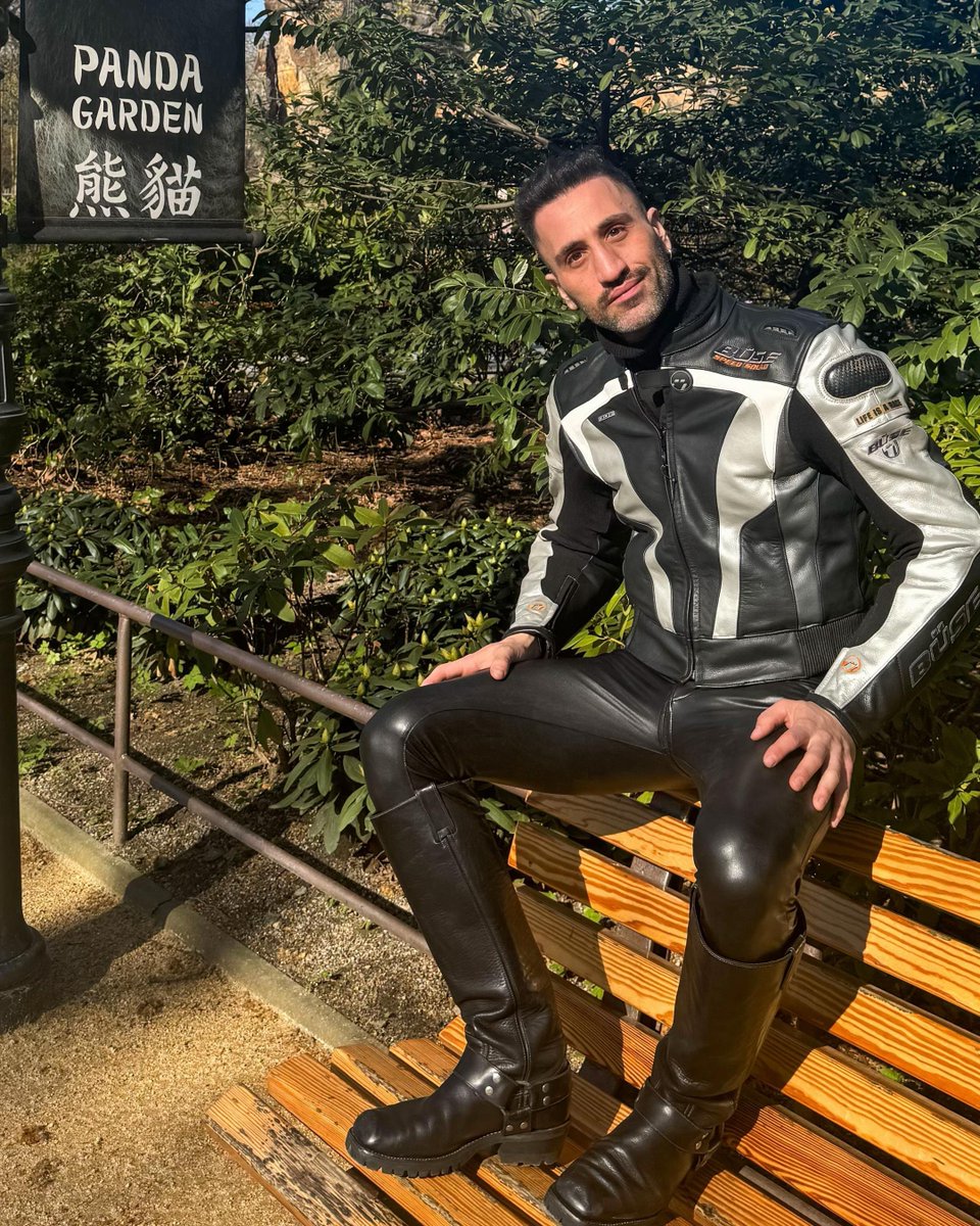 masterNickolas1's tweet photo. Leather jacket lover ❤️🐷🍀
#leatherpants #leather #leathergear #leatherjacket #nicolas https://t.co/Hzq2jPiXt6