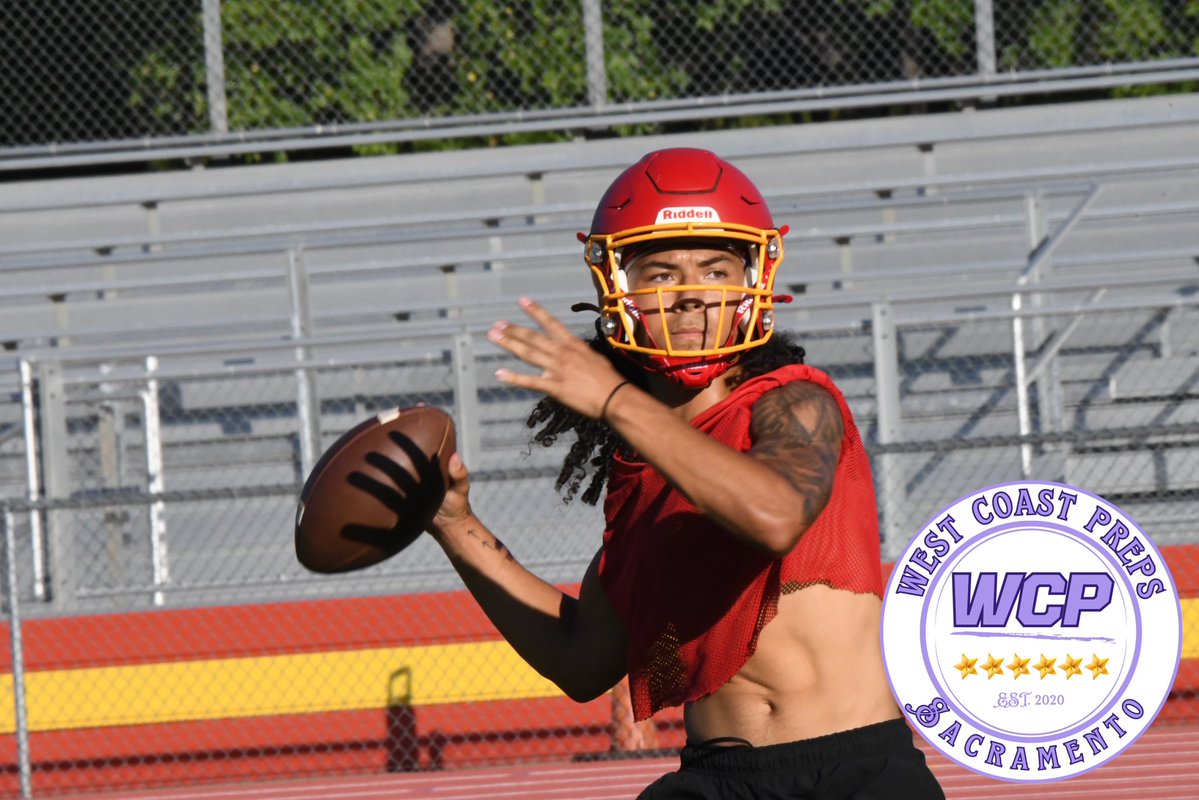 WCPSacramento's tweet photo. 📍 JESUIT PRACTICE TAKEAWAYS

🏈 The strong QB tradition continues. 💪 An offensive line with numerous college-caliber players 🌟 Young stars, breakout players across the board. 
And more!

Story: https://t.co/RXR1Hj7lOM https://t.co/iCkEuS5dkv