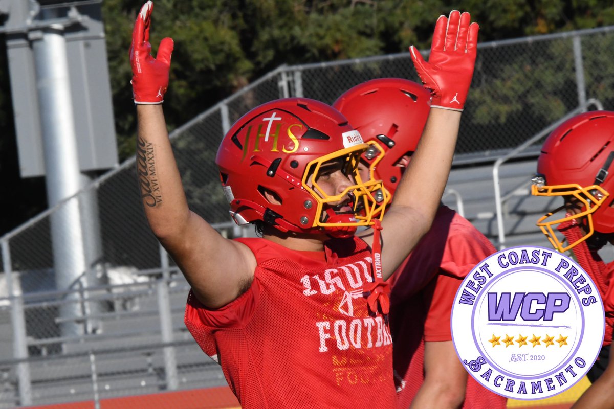 WCPSacramento's tweet photo. 📍 JESUIT PRACTICE TAKEAWAYS

🏈 The strong QB tradition continues. 💪 An offensive line with numerous college-caliber players 🌟 Young stars, breakout players across the board. 
And more!

Story: https://t.co/RXR1Hj7lOM https://t.co/iCkEuS5dkv