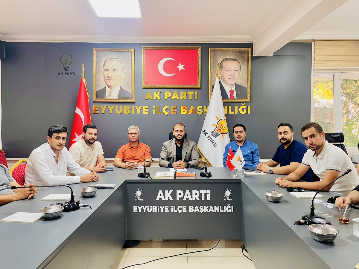 SalihAldeniz5's tweet photo. AK Parti Eyyübiye Gençlik Kolları olarak yönetim kurulu toplantımızı gerçekleştirdik.

Hedeflerimizi ve saha çalışmalarımızı değerlendirdiğimiz verimli bir toplantı oldu. Eyyübiye için durmadan, çalışmaya devam ediyoruz.

@avyusufibis @osmannazlier 
@milhamigunbegi @furkankucukk_ 
@ElgunSuleyman @mehmetkusnet 
@ferdisenel25 @AkgencEyyubiye