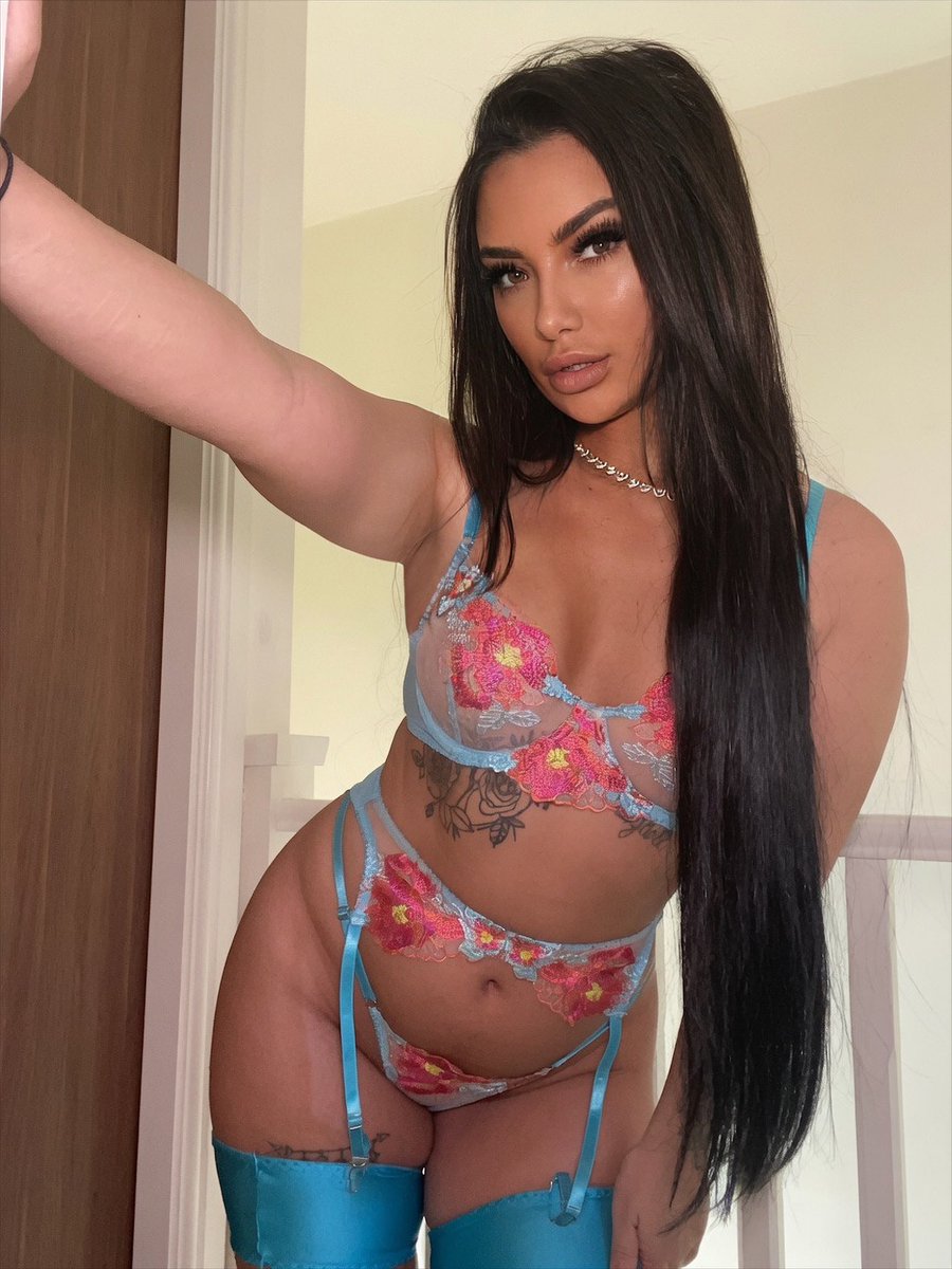 itsleahelizaOF's tweet photo. I might be naughty here…

But my 🔗 is even better ⬇️ 
https://t.co/YuDFbwT7vU https://t.co/7tXDVJ7gnc