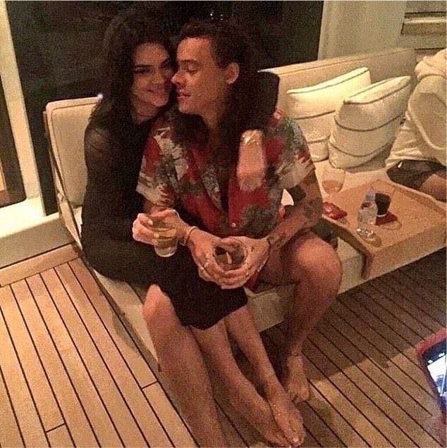 axlsugar's tweet photo. i'm sick... she was talking about HIM https://t.co/W6rDiq6tLM