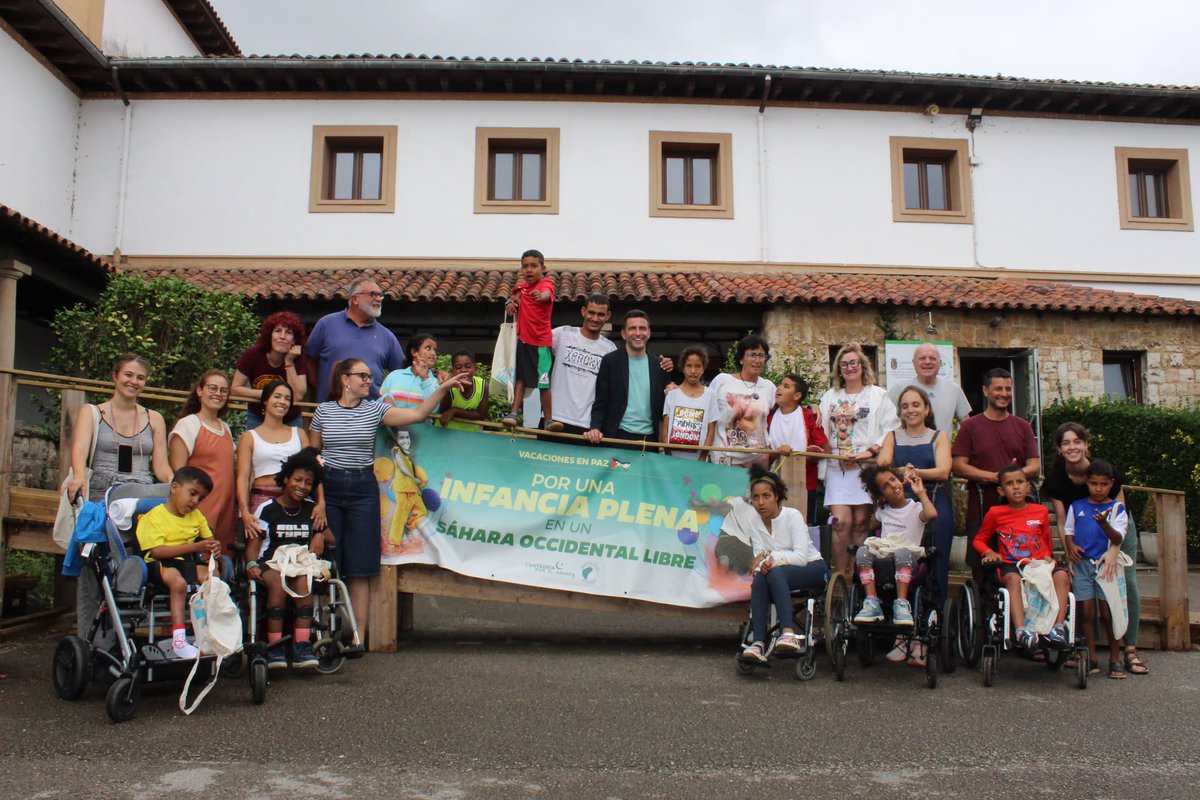pedro_casares's tweet photo. Visitamos a los niños y niñas saharauis que están en #Cantabria con el programa ‘Vacaciones en paz’.

Gracias a las familias de acogida y los voluntarios que hacen posible el proyecto. Una extraordinaria iniciativa en el que la solidaridad convierte a nuestra tierra en un hogar. https://t.co/m7AmTa6SSg