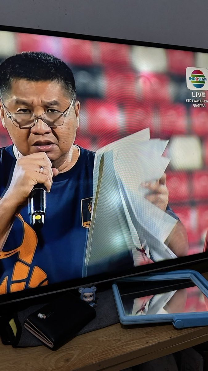 MafiaWasit's tweet photo. - Ngundang Kotak buat nyanyiin Tribun Kosong,
- Sambutan panjang X lebar di Stadion yang Kosong,

SUMPAH, Turnamen pakai embel-embel nama Presiden dibikin sejelek dan membosankan begini. https://t.co/TWezk5qhC6