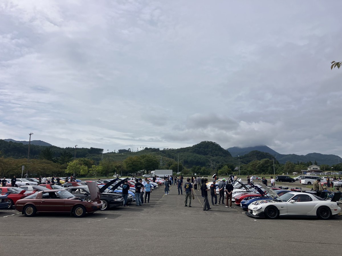 Eon9R's tweet photo. ◎エントリーについて◎
ロータリーエンジン搭載車のミーティングですが
他のお車や徒歩でのエントリ��も可能です。
ロータリー好きの皆さまのご参加を心よりお待ちしております。

ご不明な点がございましたら、DMまたは、下記までお気軽にお問い合わせください。
 tohokuremt@gmail.com

↓続く↓ https://t.co/Uyto8c0DzZ