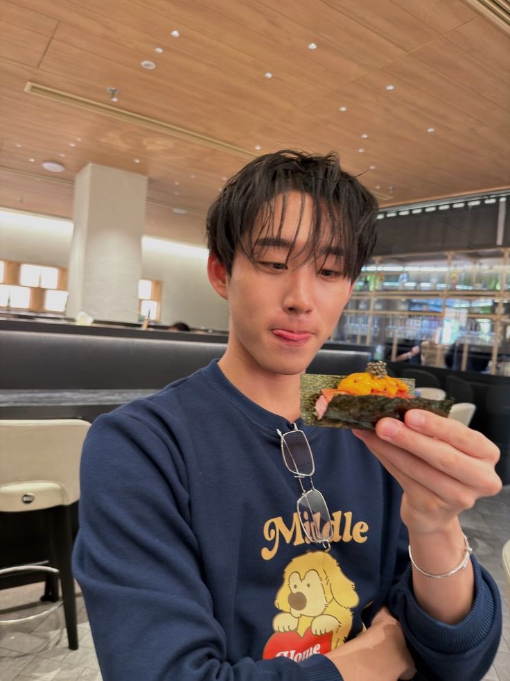 inkandest's tweet photo. @inkandleehan Ada udah jadi sushi https://t.co/b4dUbD2uYZ